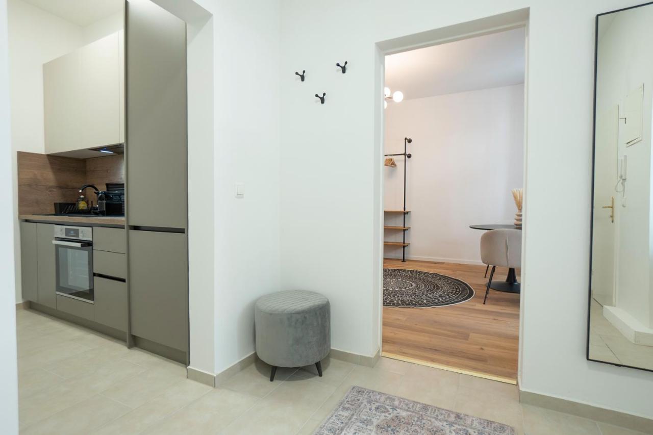 Modern Apartment With A Balcony Near Belvedere Vídeň Exteriér fotografie